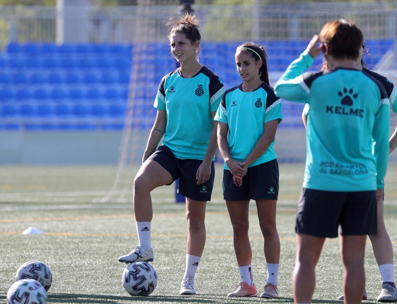 "És quelcom positiu per al futbol femení que els clubs obrin els estadis"