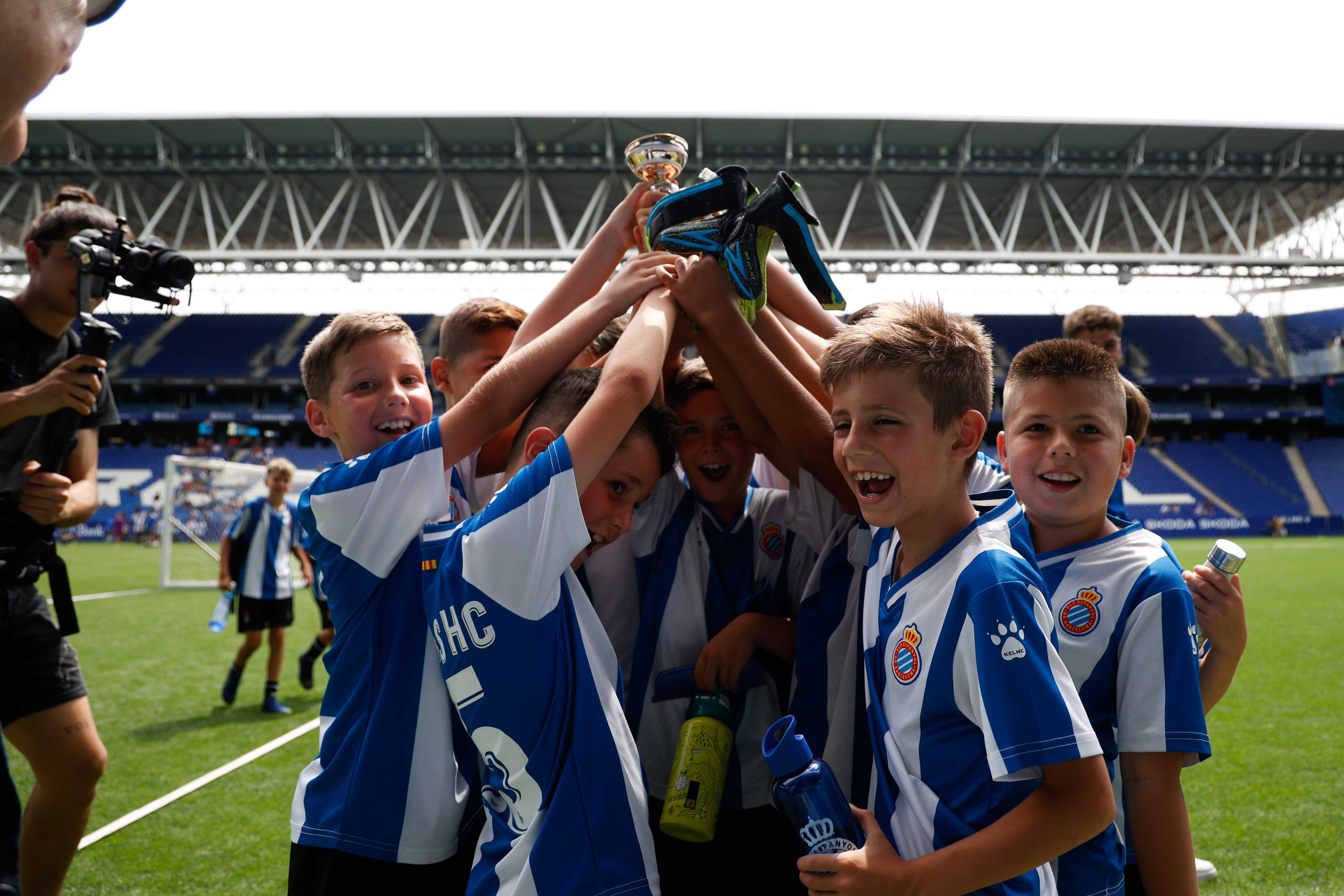 La RCDE Escola fa la cloenda del curs a l'RCDE Stadium