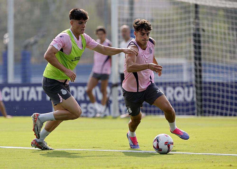 Entrenamiento en la CE Dani Jarque