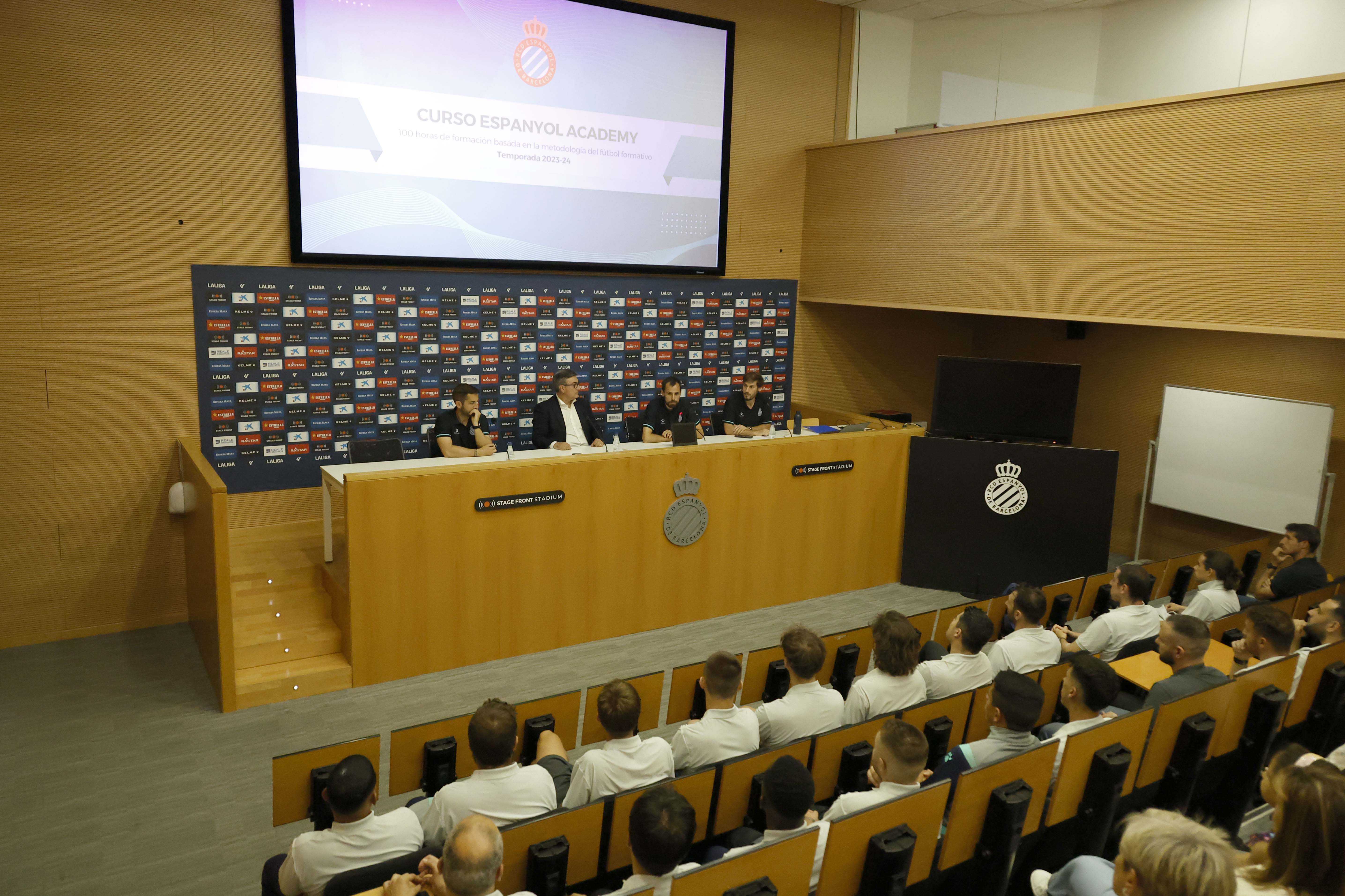 ¡Conviértete en un entrenador experto en Metodología y Dirección de Cantera con el RCD Espanyol!