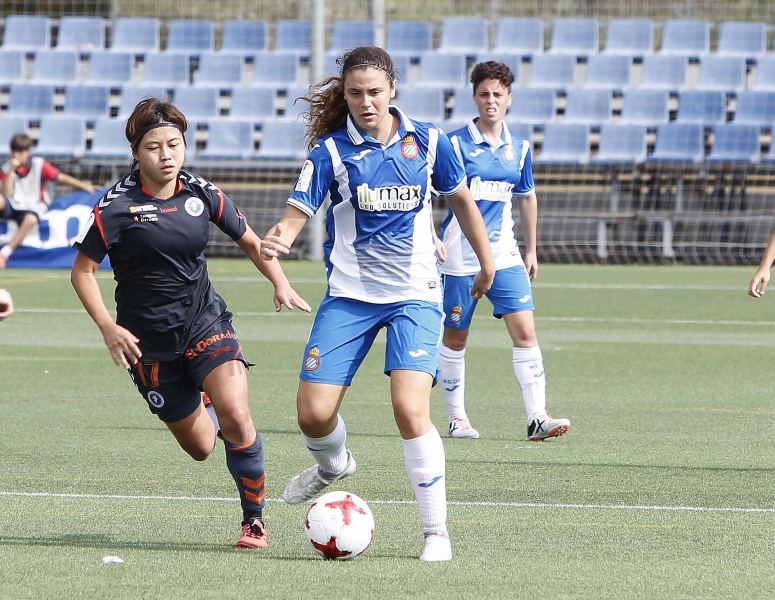 Tres blanquiazules, con la catalana