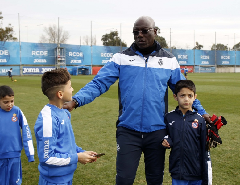 Las RCDE Academy Alger y Japan hacen una estancia en Barcelona