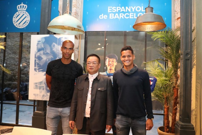 El presidente Chen Yansheng, Rosales y Naldo, protagonistas en la pop up store